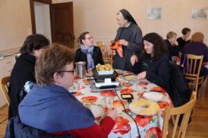 Après cela, un repas convivial s’imposait : une bonne raclette !