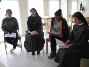 Temps de partage avec quelques chants