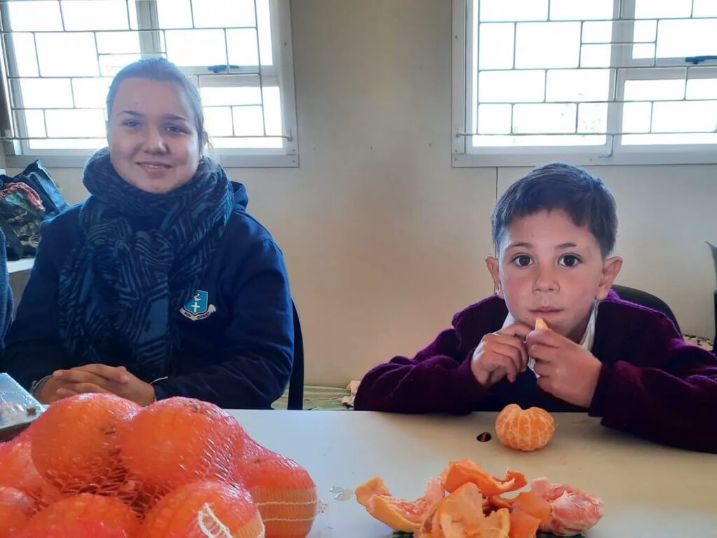 Alexine-avec-un-garcon